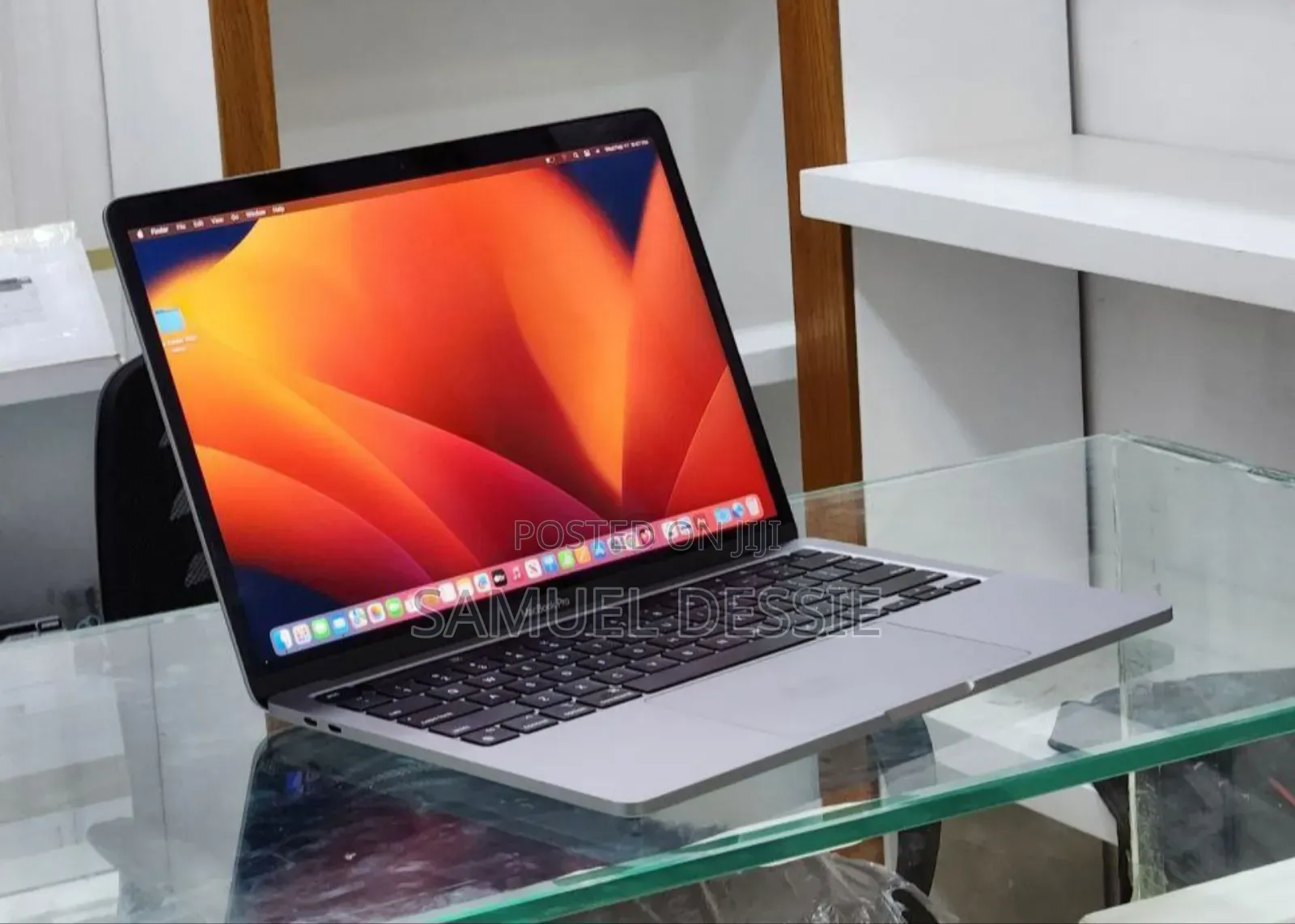 New Laptop Apple MacBook Pro 2022 M2 8GB Apple M2 SSD 256GB
