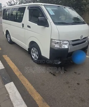 Toyota HiAce 2017 White