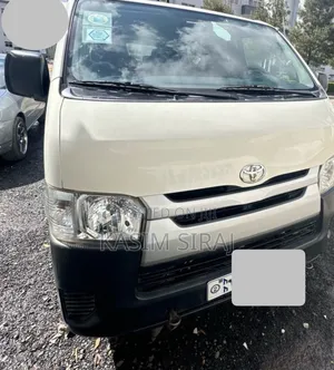 Toyota HiAce 2017 White