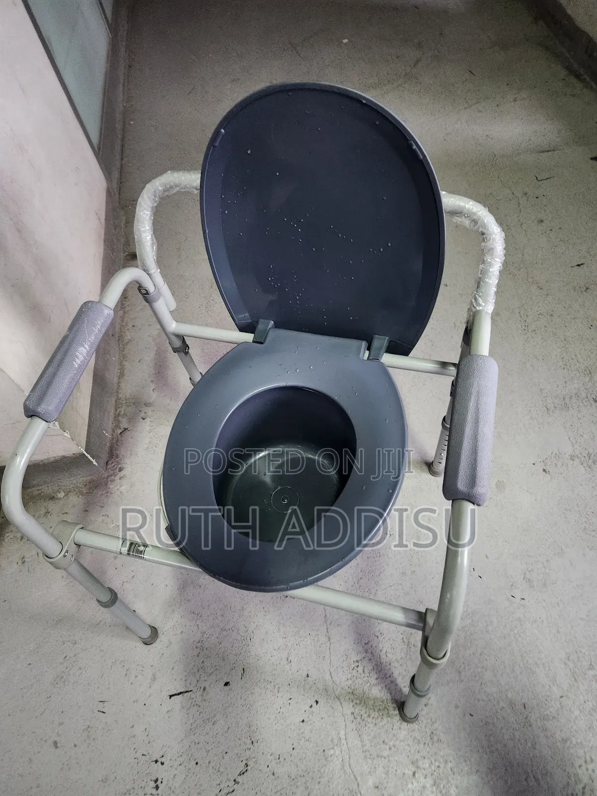 Bedside Commode Chair - Heavy-Duty Portable Commode Chair Medical Used