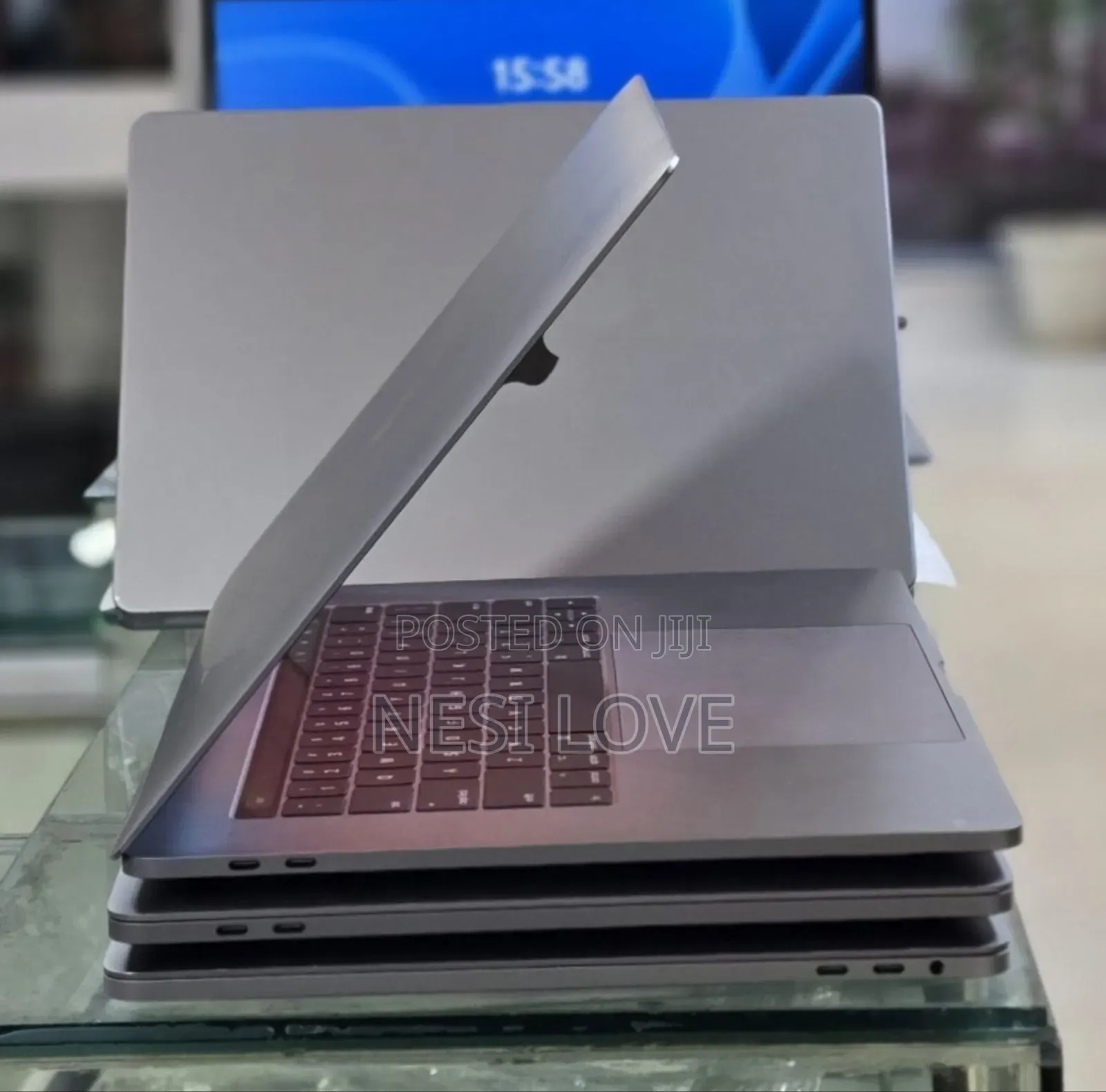 New Laptop Apple MacBook Pro 2017 16GB Intel Core i7 SSD 512GB
