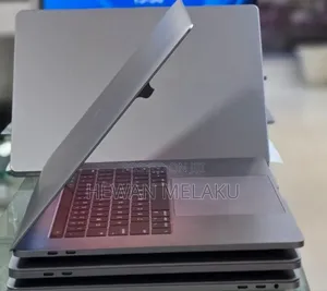 New Laptop Apple MacBook Pro 2017 16GB Intel Core i7 SSD 512GB