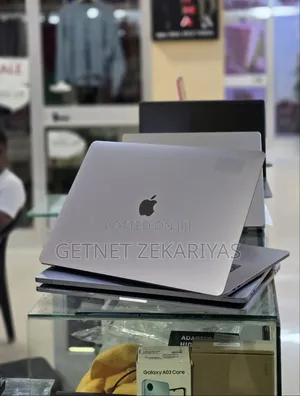 New Laptop Apple MacBook Pro 2017 16GB Intel Core i7 SSD 512GB