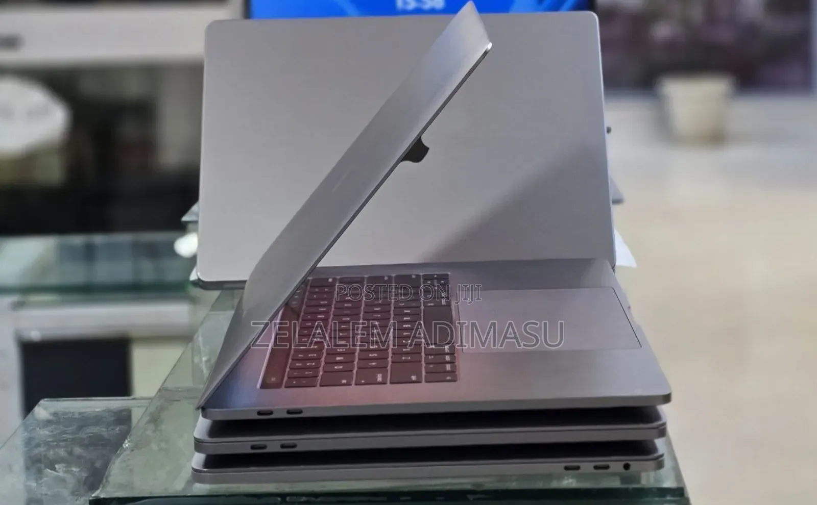 New Laptop Apple MacBook Pro 2017 16GB Intel Core i7 SSD 512GB