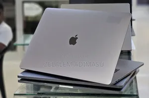 New Laptop Apple MacBook Pro 2017 16GB Intel Core i7 SSD 512GB