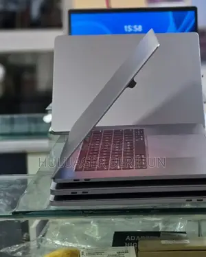 New Laptop Apple MacBook Pro 2017 16GB Intel Core i7 SSD 512GB