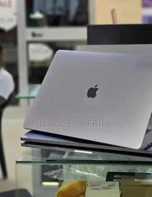 New Laptop Apple MacBook Pro 2017 16GB Intel Core i7 SSD 512GB