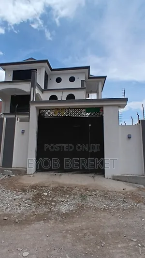 4bdrm House in 105, Adama for sale