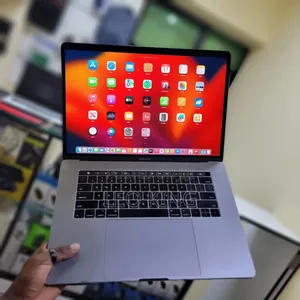 Laptop Apple MacBook Pro 2017 16GB Intel SSD 512GB