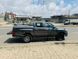Toyota Hilux Revo Double Cab Deisel 2.8 AWD 2018 Gray
