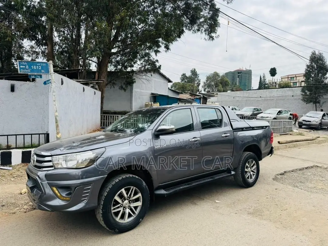 Toyota Hilux Revo Double Cab Deisel 2.8 AWD 2018 Gray