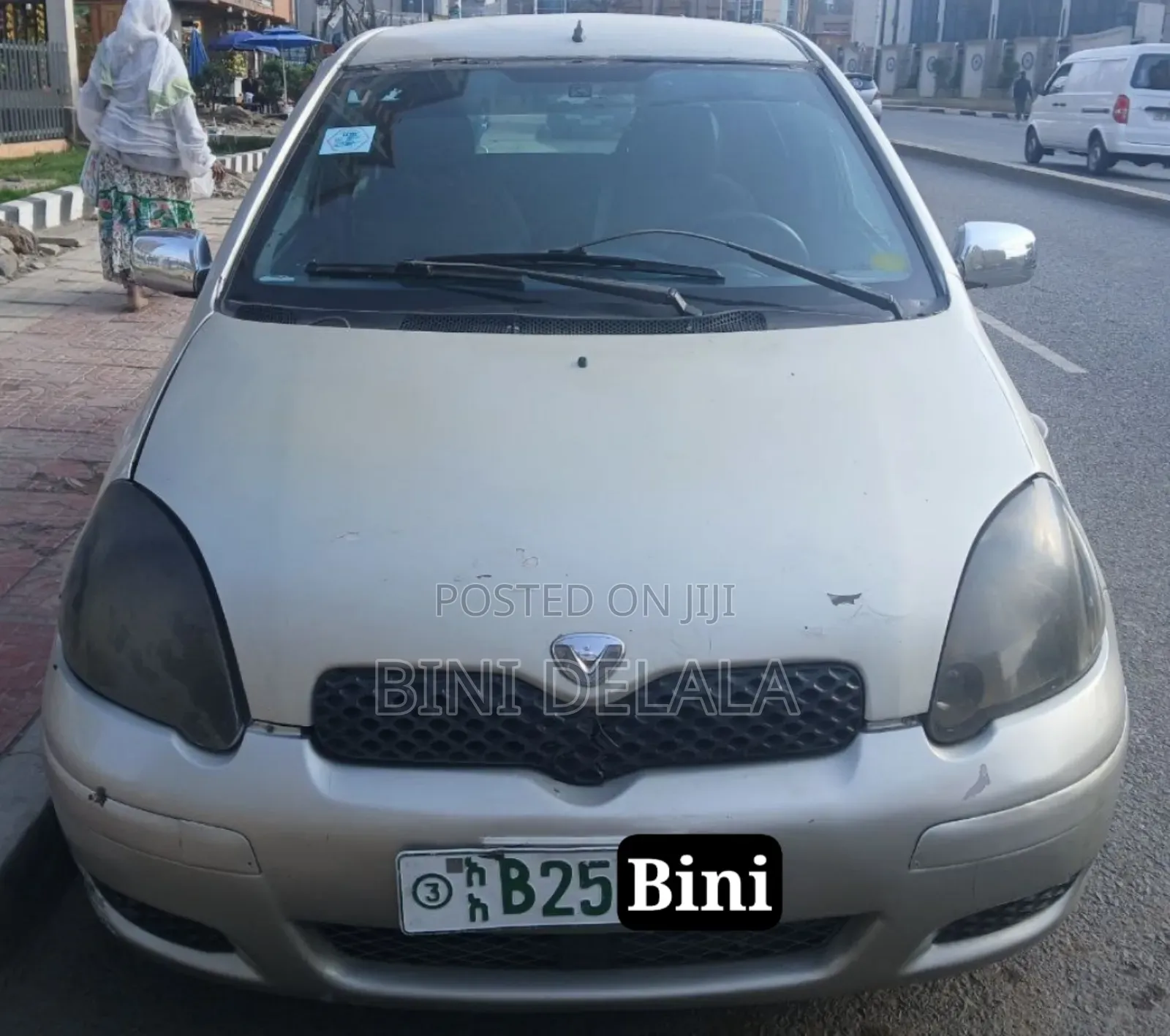 Toyota Vitz 2002 Gold