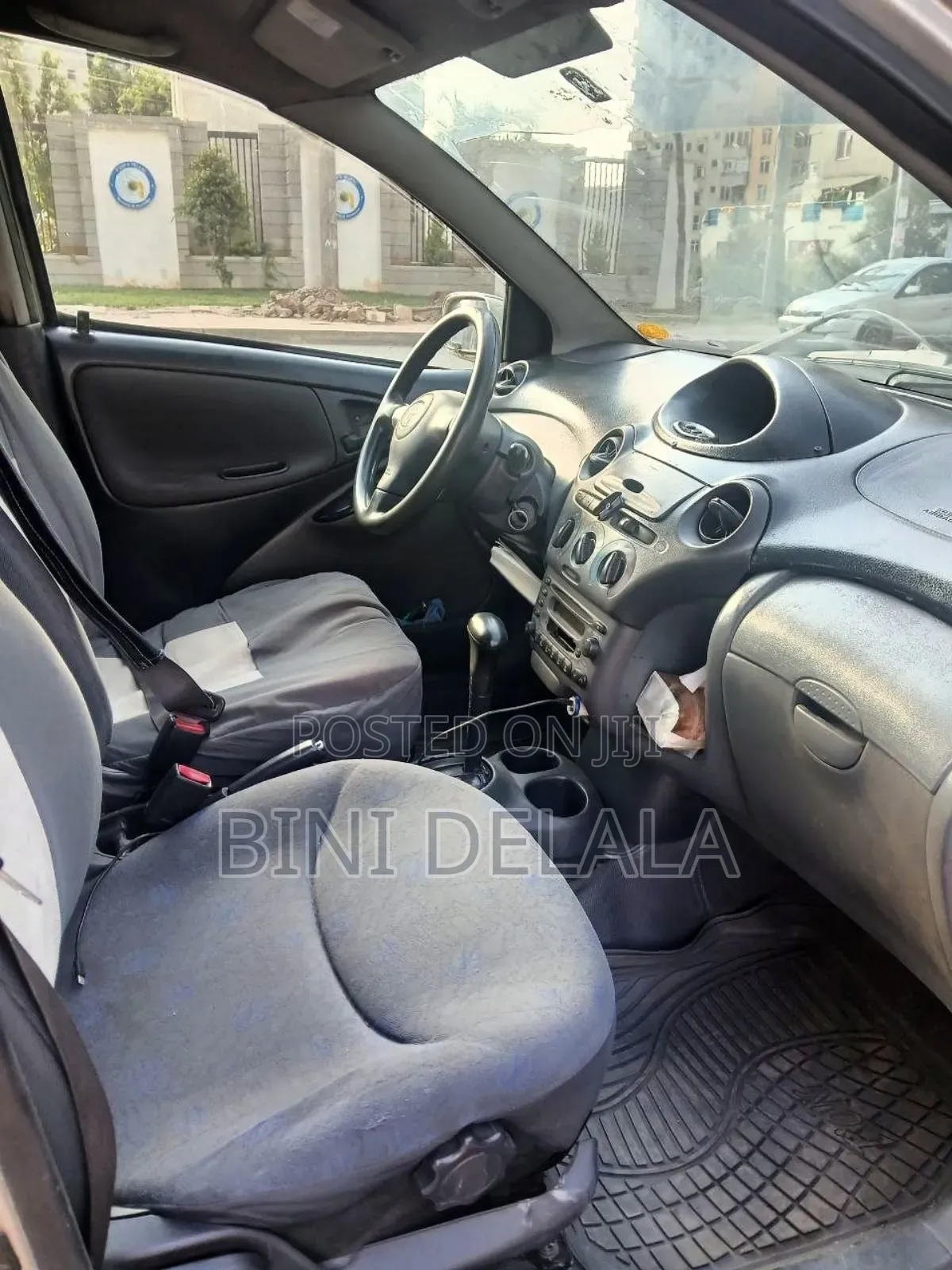 Toyota Vitz 2002 Gold