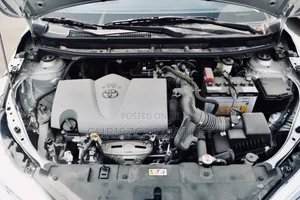Toyota Yaris 2021 Silver