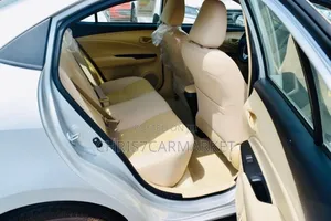 Toyota Yaris 2021 Silver