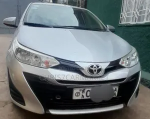 Toyota Yaris 2021 Silver