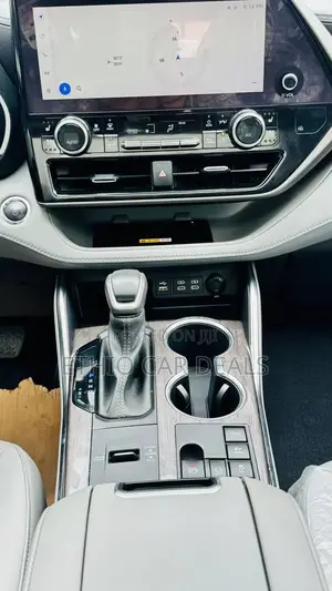 New Toyota Highlander Hybrid 2024 Silver