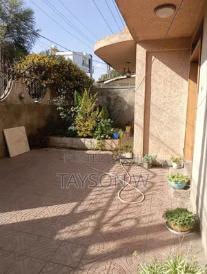 5bdrm House in Addis Ababa Semit, Bole for sale