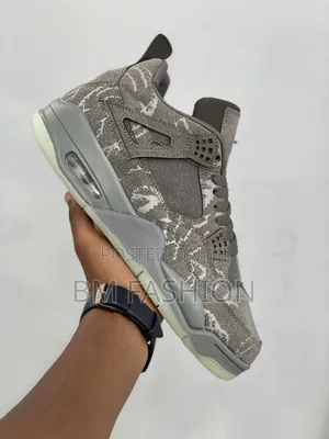 Air Jordan 4 Retro X Kaws "Cool Grey"