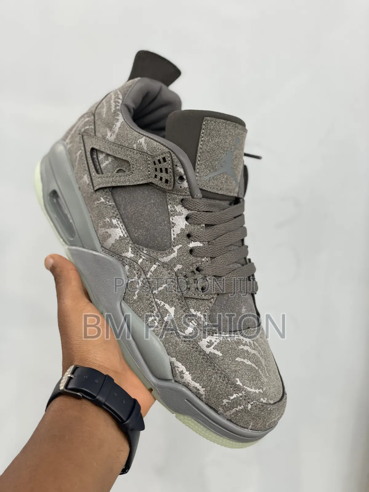 Air Jordan 4 Retro X Kaws "Cool Grey"