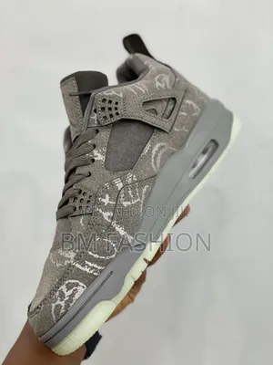 Air Jordan 4 Retro X Kaws "Cool Grey"