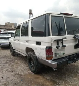 Toyota Land Cruiser 2010 White