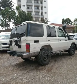 Toyota Land Cruiser 2010 White