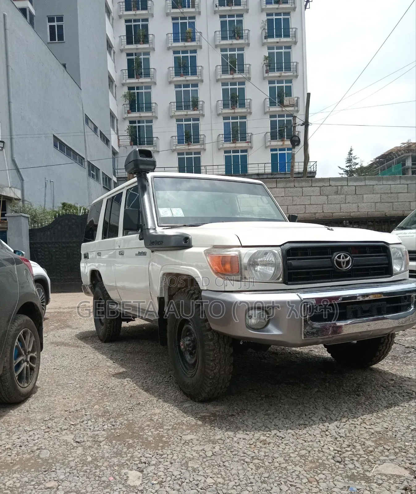 Toyota Land Cruiser 2010 White