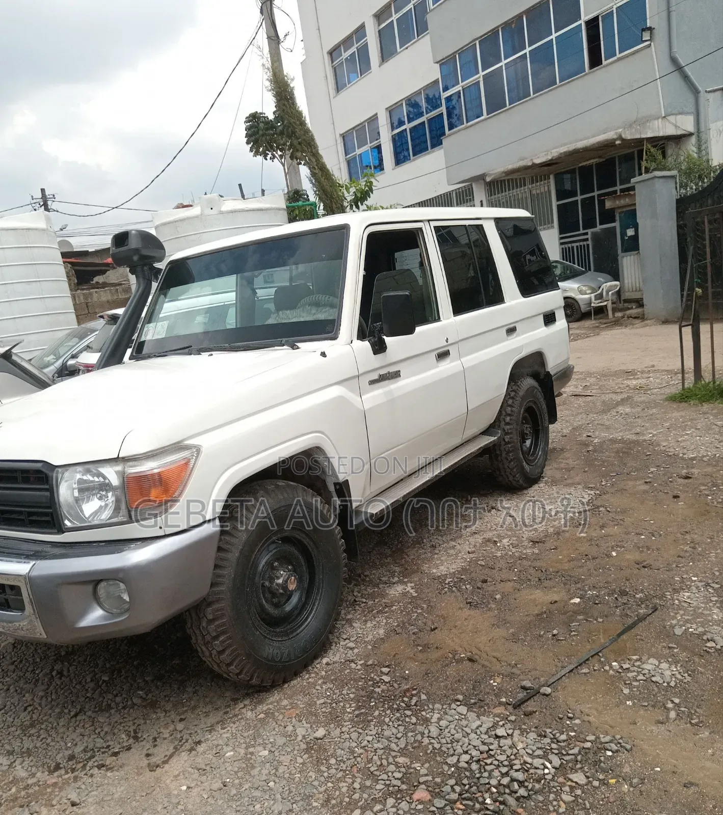 Toyota Land Cruiser 2010 White