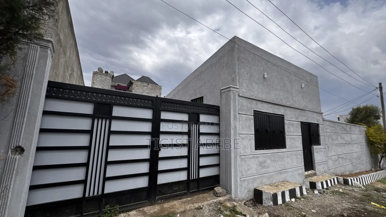 አስቸኳይ የሚሸጥ 450 ካ.ሜ ቦታ - ሰሚት 3ተኛ በር 450 Sq. M Land for Sale in Summit