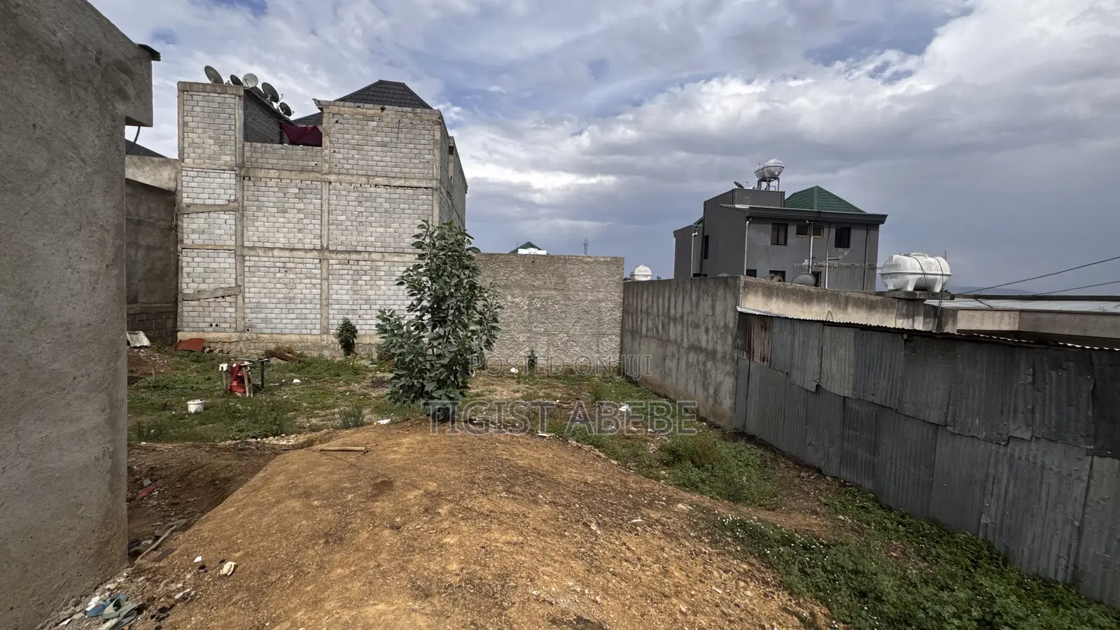 አስቸኳይ የሚሸጥ 450 ካ.ሜ ቦታ - ሰሚት 3ተኛ በር 450 Sq. M Land for Sale in Summit