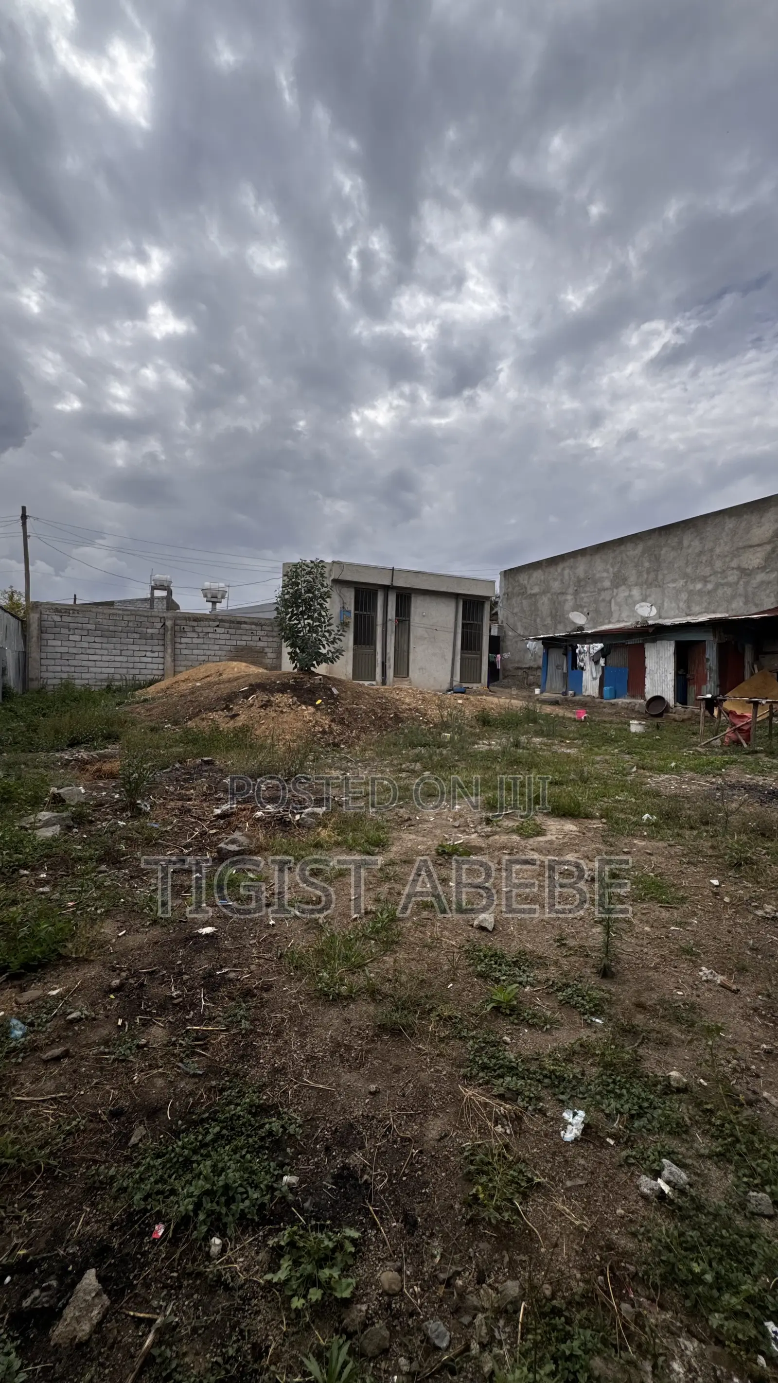 አስቸኳይ የሚሸጥ 450 ካ.ሜ ቦታ - ሰሚት 3ተኛ በር 450 Sq. M Land for Sale in Summit