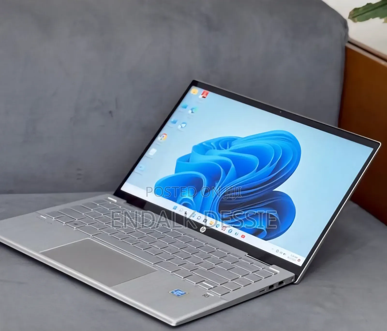 New Laptop HP Pavilion x360 4GB Intel Pentium SSD 128GB