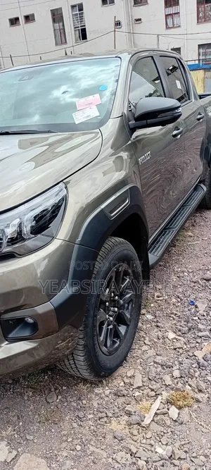 New Toyota Hilux 2025 Gold