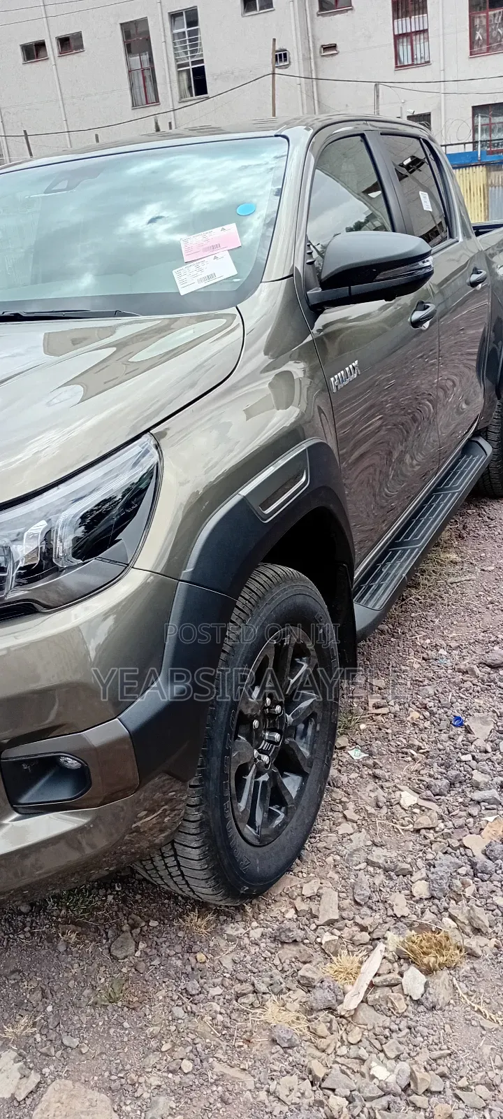 New Toyota Hilux 2025 Gold