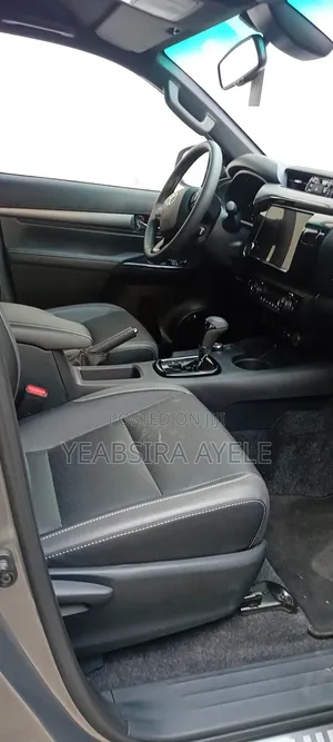 New Toyota Hilux 2025 Gold