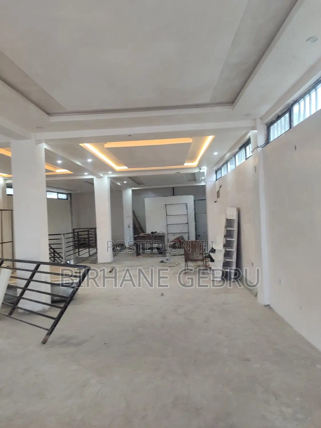 Space Rent for Beauty Salon Cafe Teeth Clink and Other