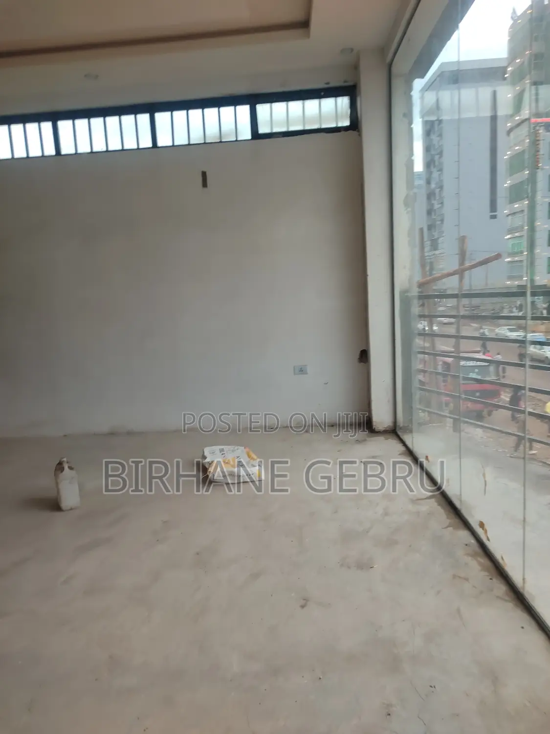 Space Rent for Beauty Salon Cafe Teeth Clink and Other