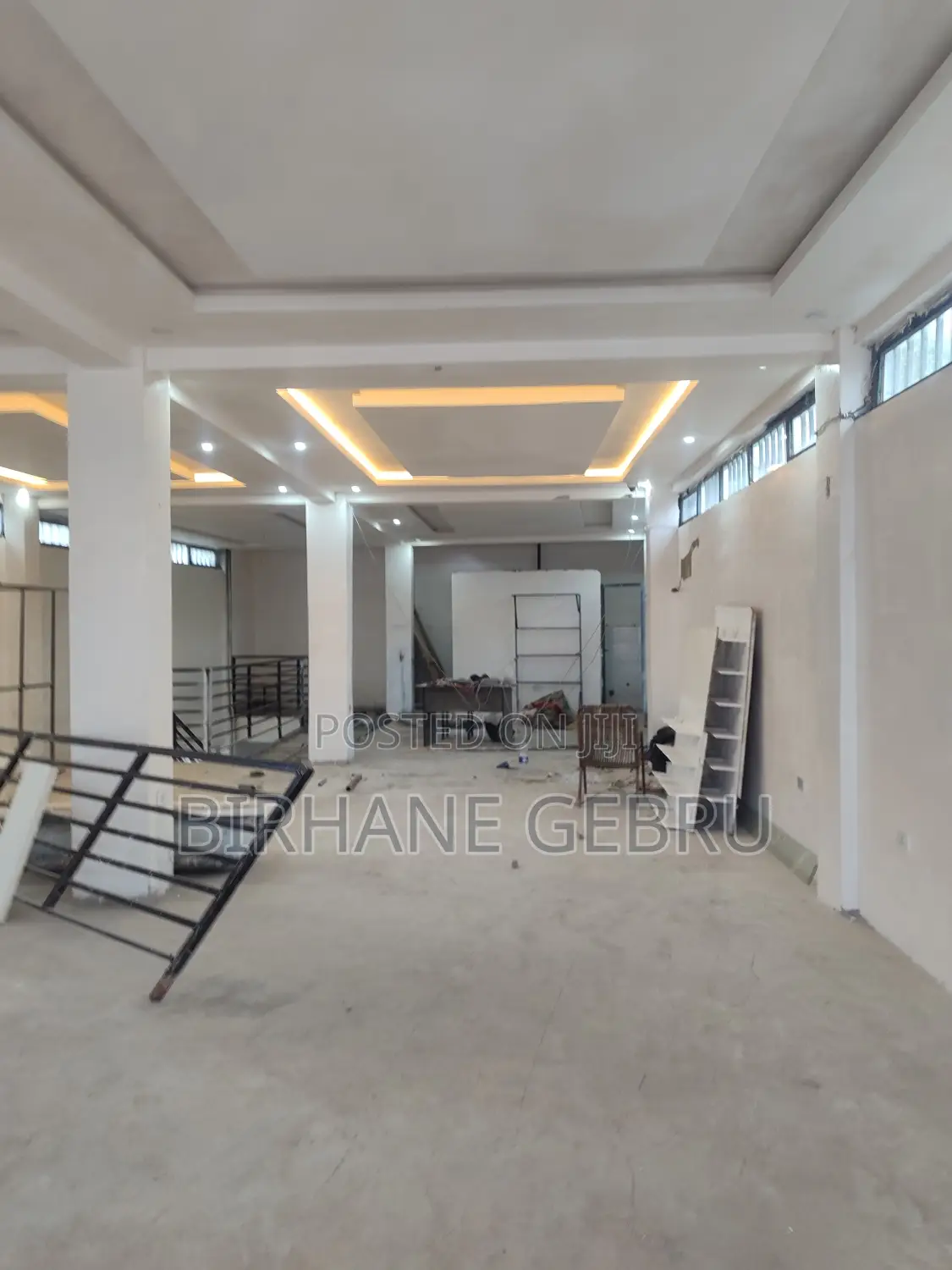 Space Rent for Beauty Salon Cafe Teeth Clink and Other