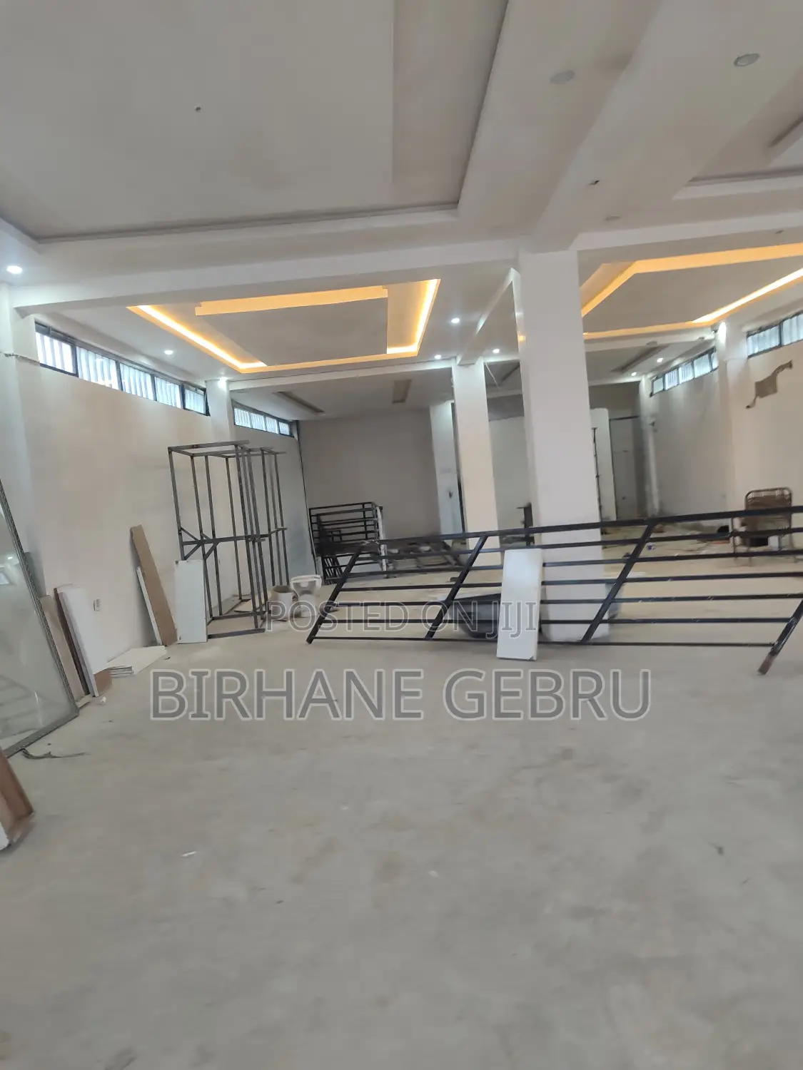Space Rent for Beauty Salon Cafe Teeth Clink and Other
