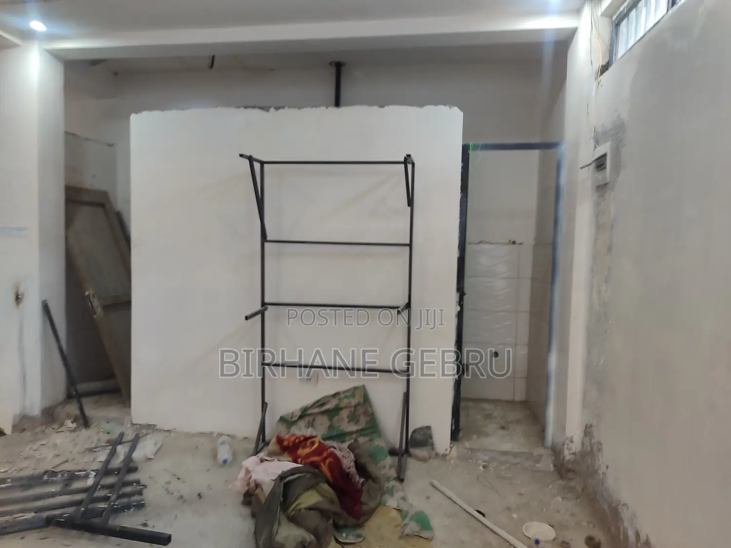 Space Rent for Beauty Salon Cafe Teeth Clink and Other