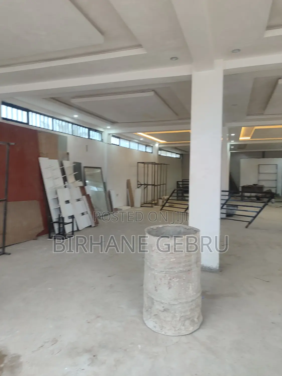Space Rent for Beauty Salon Cafe Teeth Clink and Other