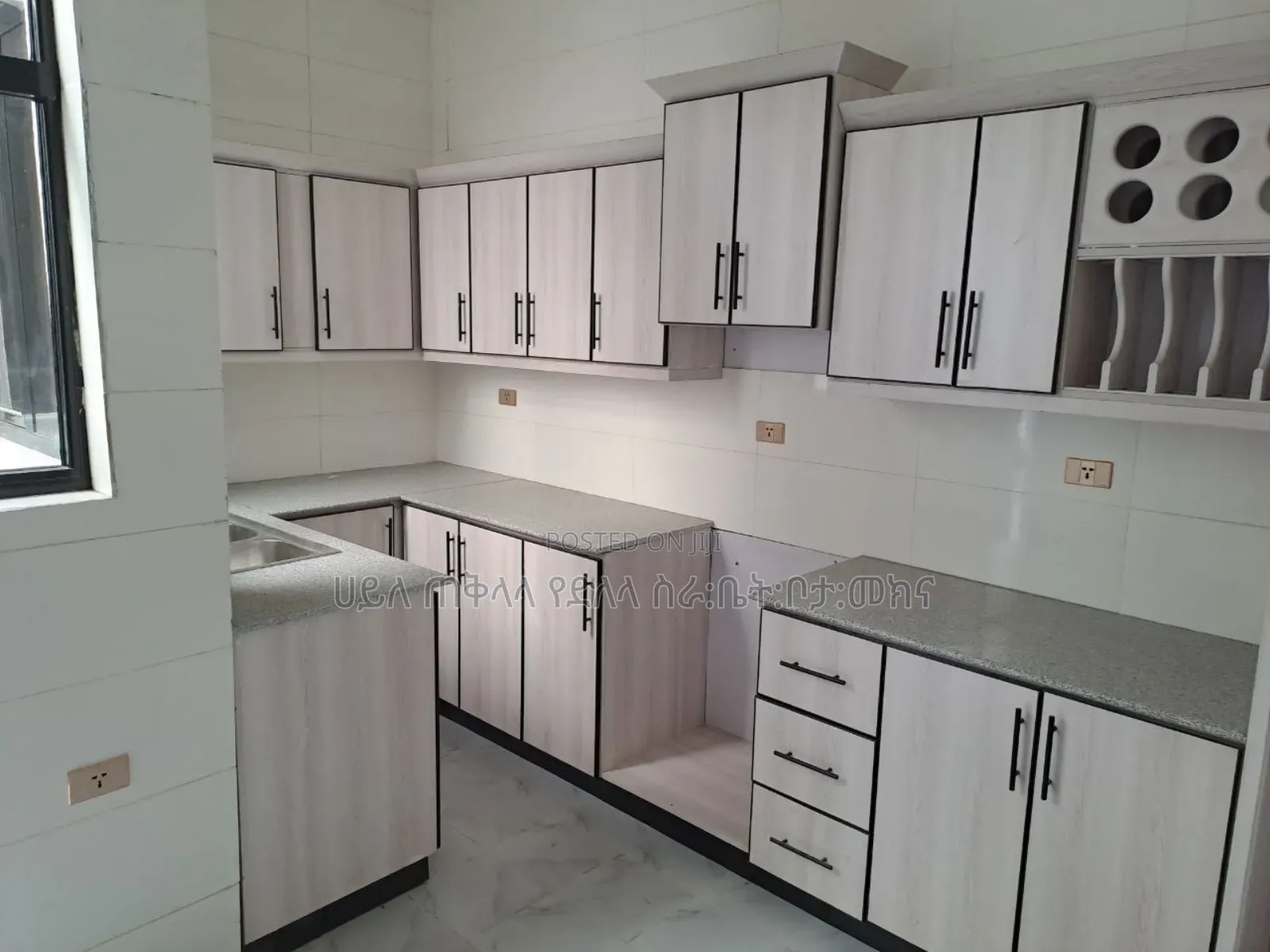 Furnished 5bdrm Villa in Summit Area, Yeka for sale
