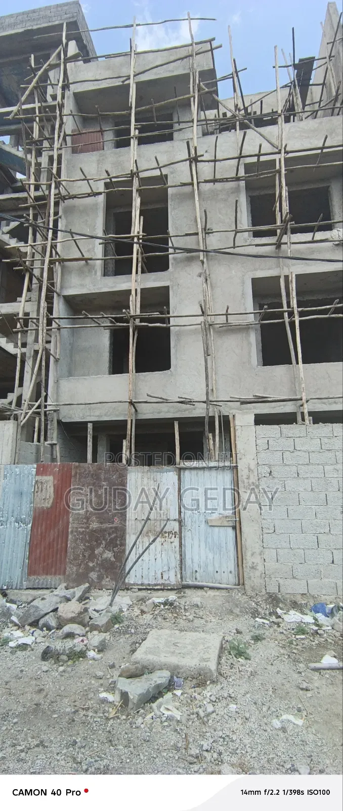 6bdrm House in Akaky Kaliti for sale