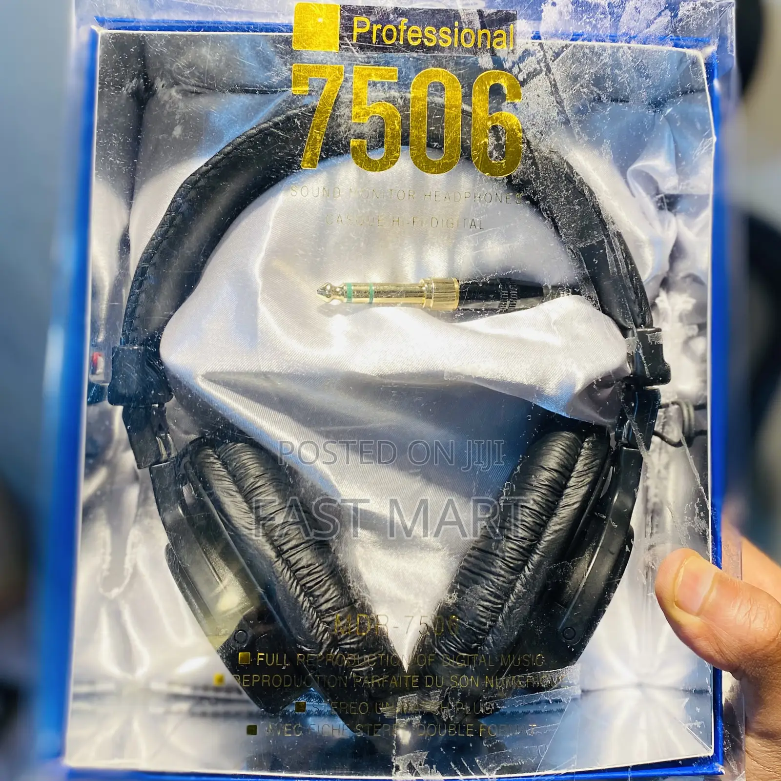 Sony MDR-7506 Professional Studio Monitor Headphones.