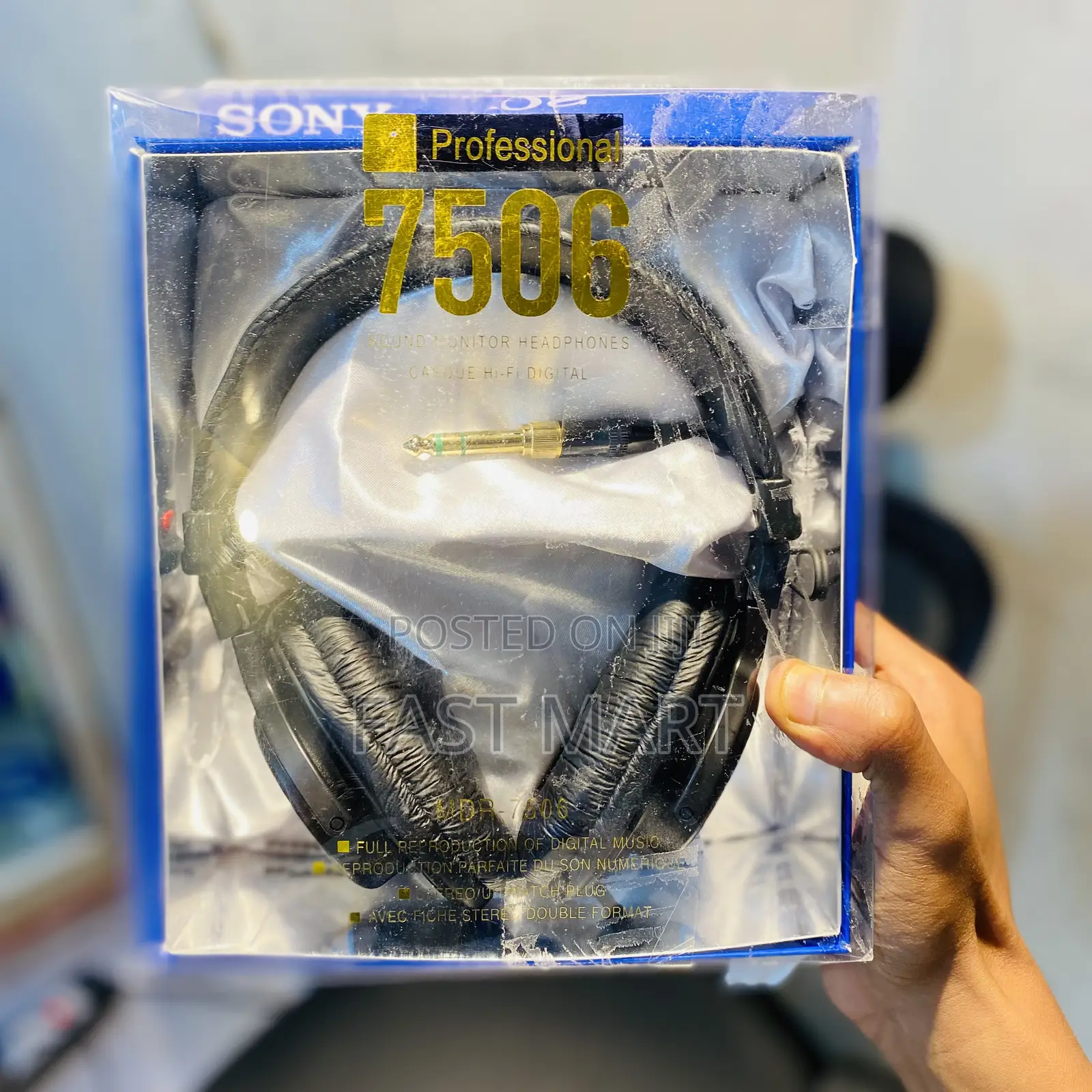 Sony MDR-7506 Professional Studio Monitor Headphones.
