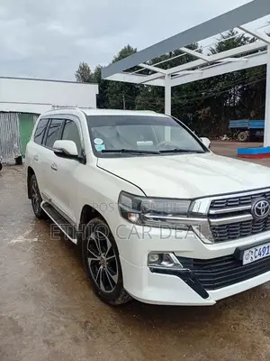 Toyota Land Cruiser 2014 White