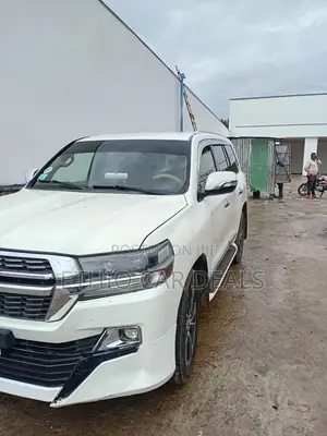 Toyota Land Cruiser 2014 White