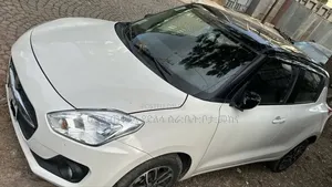 Suzuki Swift 2022 White