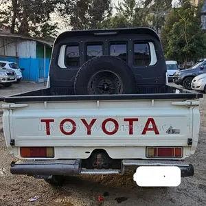 Toyota Land Cruiser 2018 White
